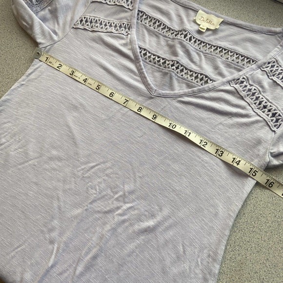 Deletta Women's Eyelet Long Sleeve Shirt Top Size XS Light Purple Curved Hem EUC - Picture 9 of 9